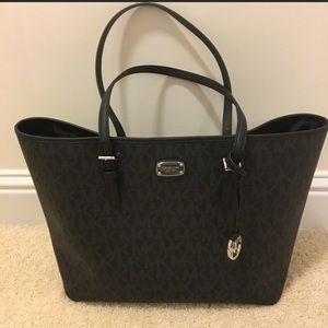 SOLD!!!!!   Michael Kors jet set black tote